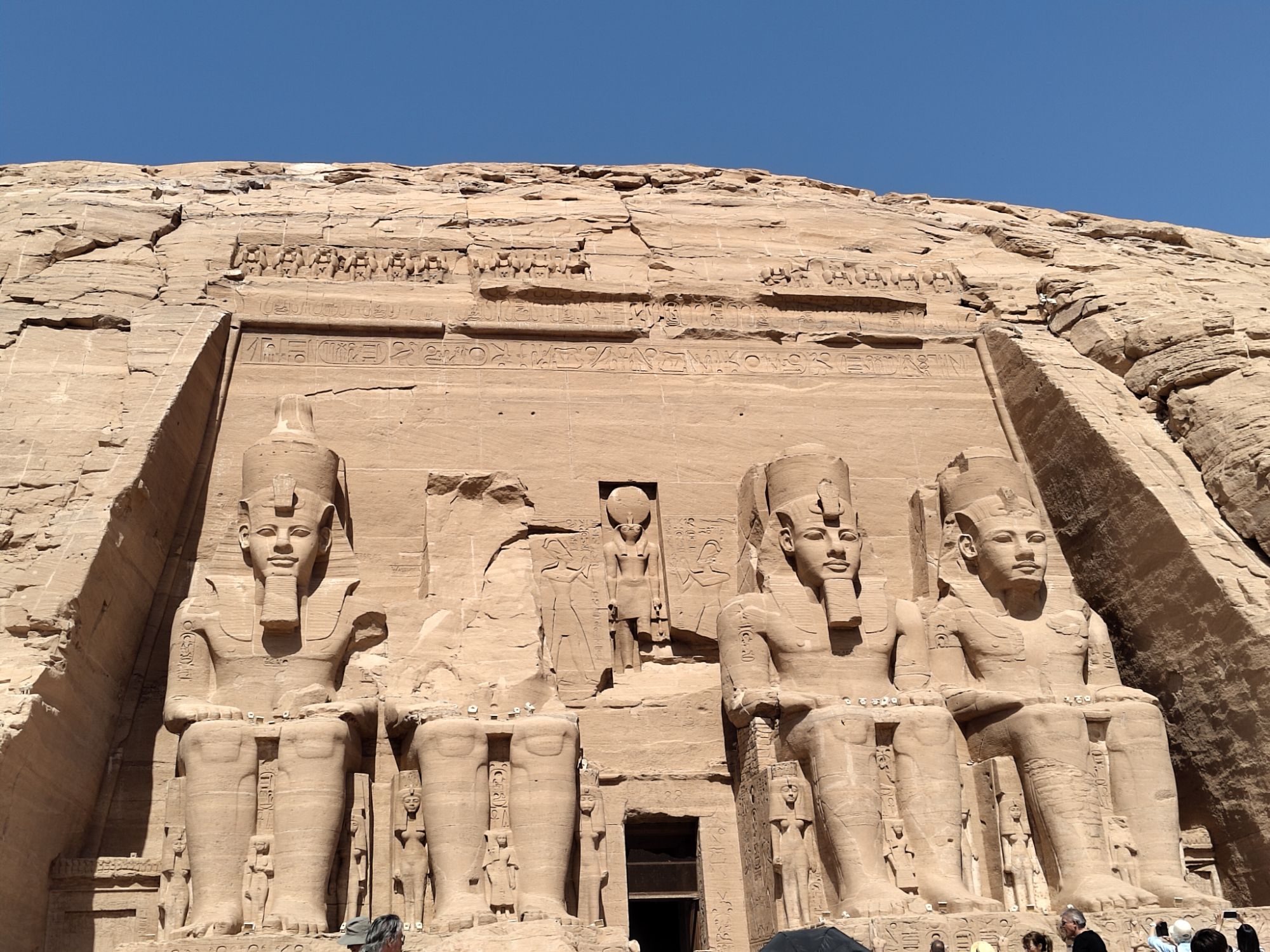 Secrets du Nil : Découvrez les Temples de Ramsès II et de Sobek