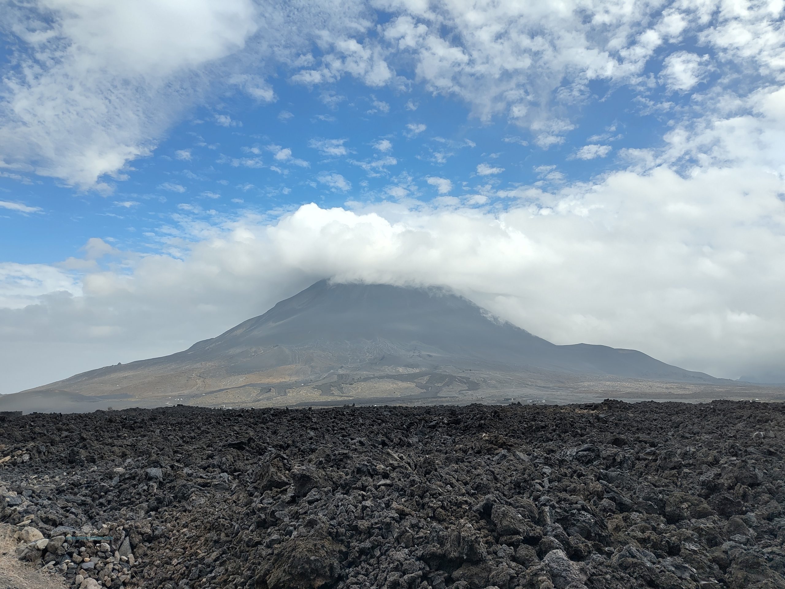 Voyage Solo à Fogo : Comment Conquérir le Volcan et Vous-même