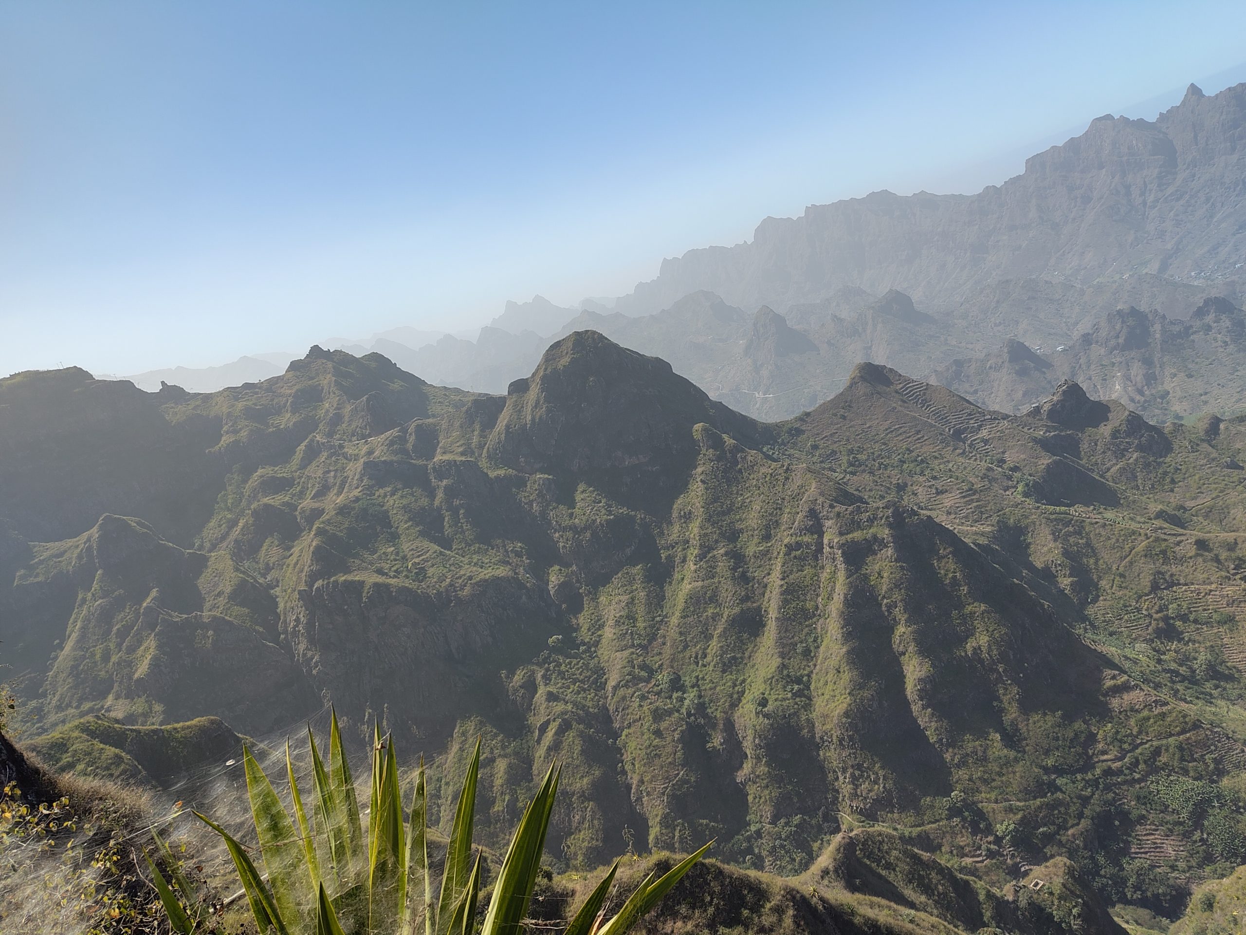 De Cruzinha à Ponta do Sol : Un Sentier Côtier Magique 