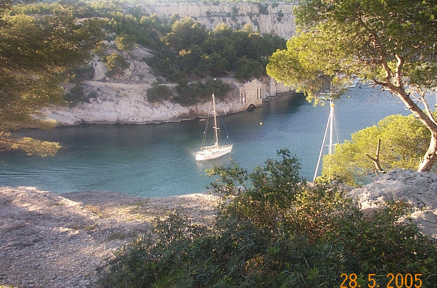 Cassis, entre Mer et Falaises : Une Destination Authentique de Provence