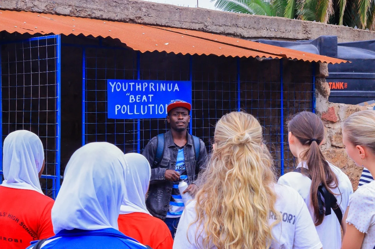 Washington fondateur de YouthPrinua à Nairobi Kenya économie circulaire recyclage Nairobi River