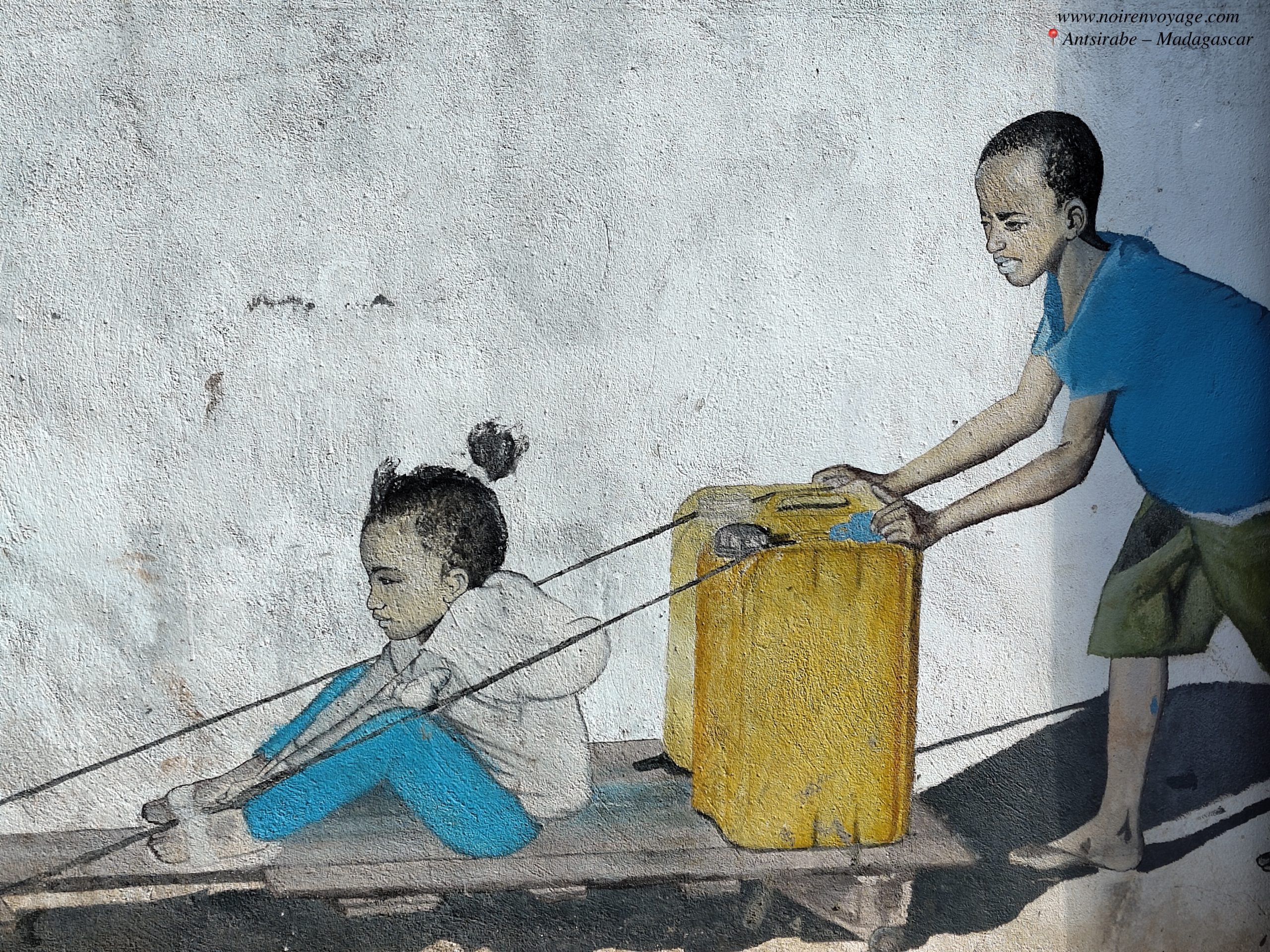 Peintures murales réalisées par les enfants de Grandir à Antsirabe - Voyage volontaire Madagascar